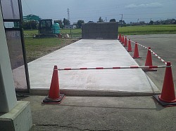 油田浄化槽撤去工事　土間コンクリート